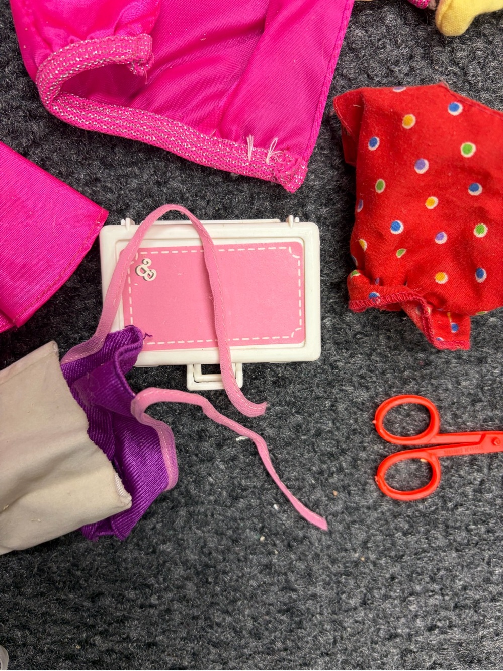 Vintage lot of 1980s Barbie clothes outfits accessories suitcase - Picture 15 of 15